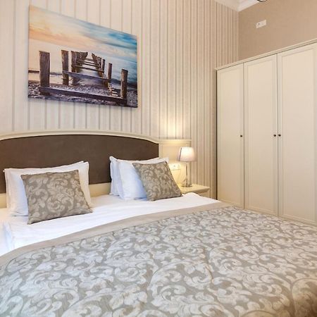 Royal Mini-Apart Hotel On Rynok Square Lviv Luaran gambar